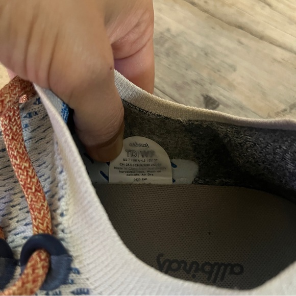 Women’s All Birds Tree Runner 1 Geyser (Light Blue Sole) Size- W7 - Picture 7 of 12